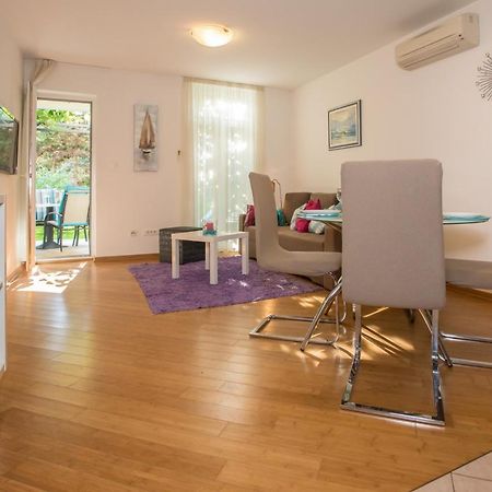 Apartment Bela Porec Esterno foto