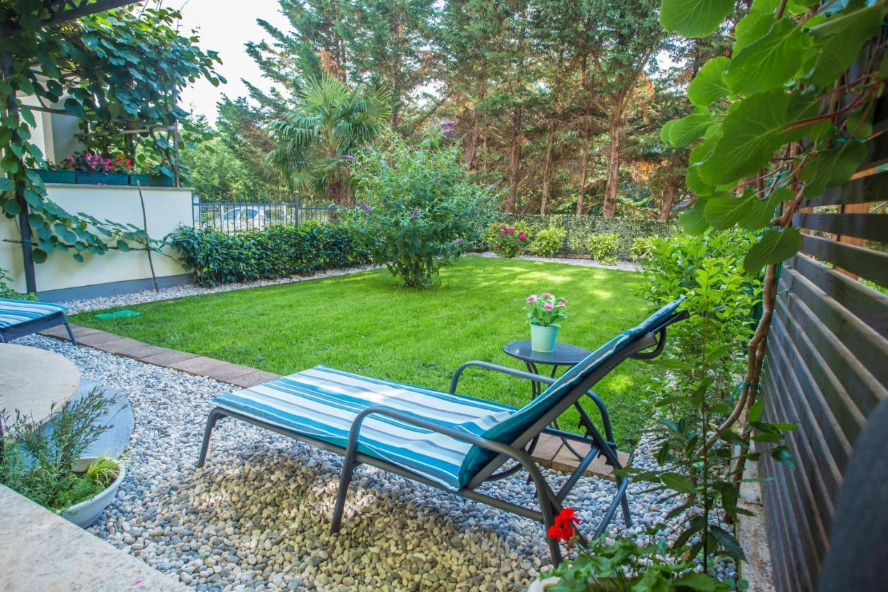 Apartment Bela Porec Esterno foto