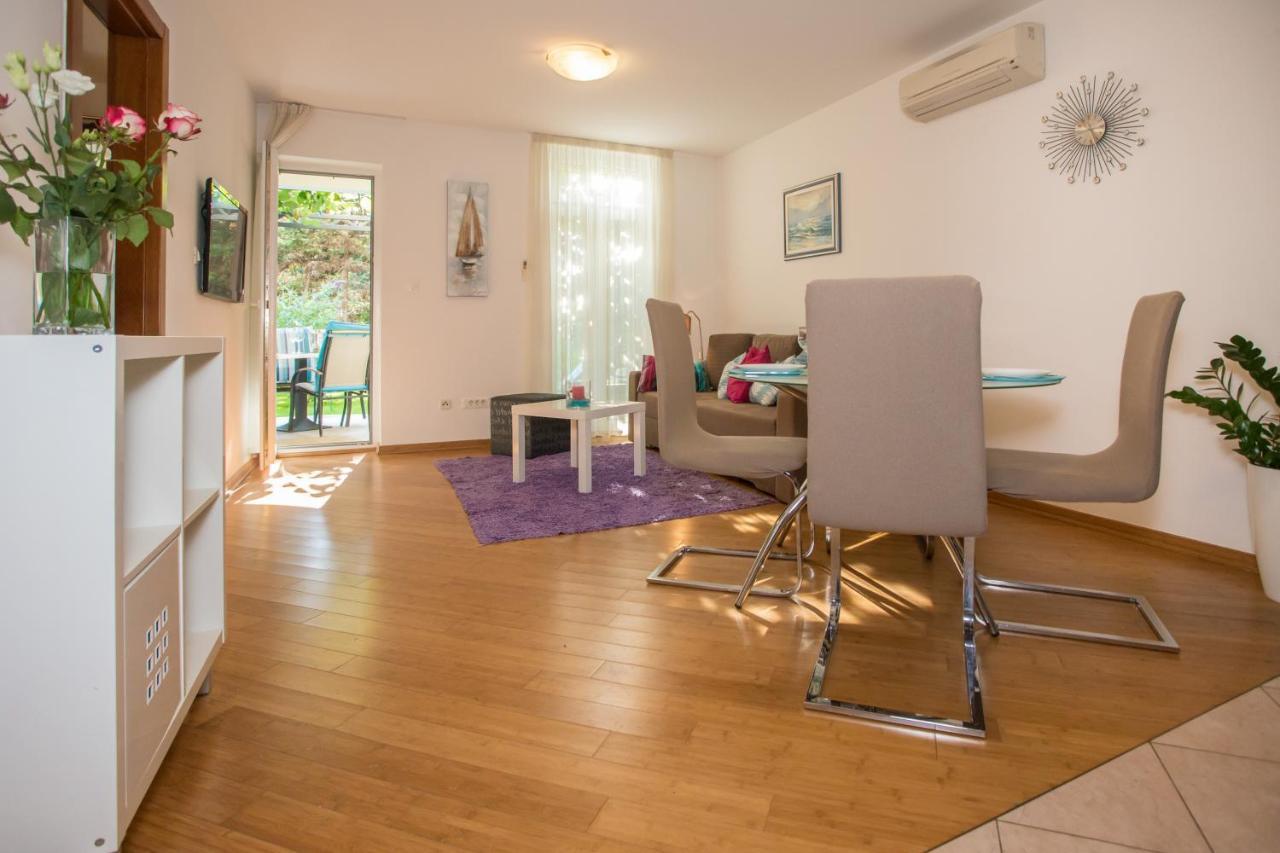 Apartment Bela Porec Esterno foto