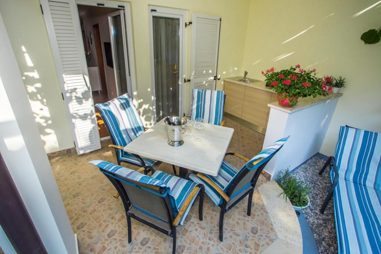 Apartment Bela Porec Esterno foto